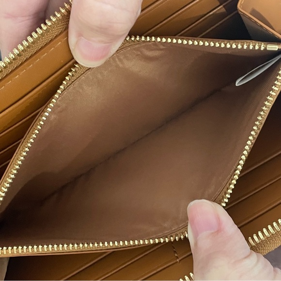 EUC!! MCM Zip Around Wallet in Visetos Original - Picture 5 of 9